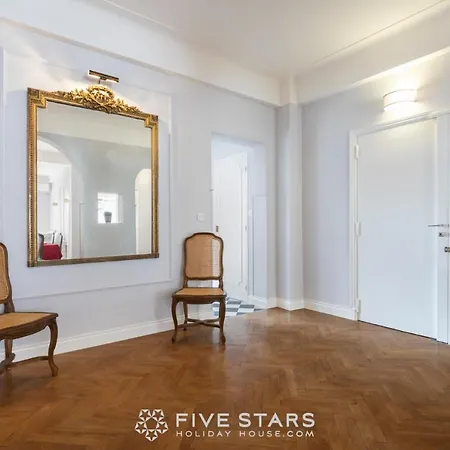Venus Fshh Apartment *