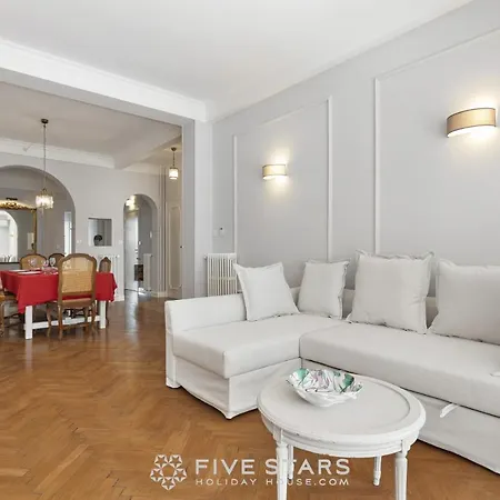 Venus Fshh Apartment *